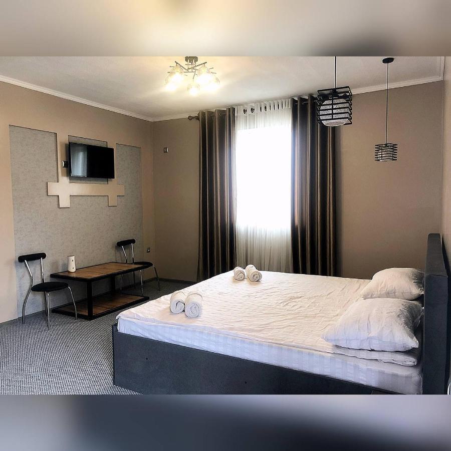 Ave Hotel Ош Екстер'єр фото